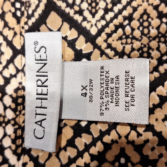 l Catherines  Geometric Print Blouse Size 4X. EUC - Picture 3 of 3